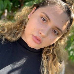 Meet your Posher, Alexandra